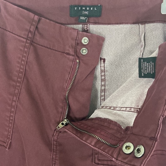 Tinsel Women’s Jeans Burgundy Size 28 (28 x 26) Rough Hem Mid Rise Straight Leg - Picture 9 of 11